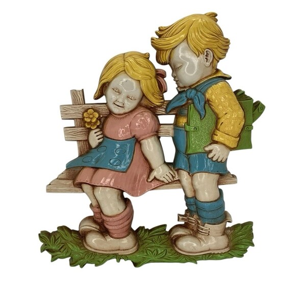 Vintage 1977 Homco Plastic Boy And Girl On Park Bench Wall Hanging, Made In USA - Picture 1 of 12